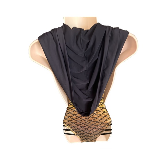 Roma Strappy Hooded Sexy Mermaid Costume. Gold / Black. Size M/L - Picture 8 of 12